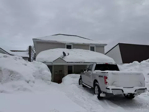 116 W Varnum, Munising, MI 49862