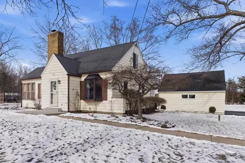 2627 E Stewart, Midland, MI 48640