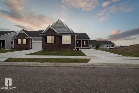 1437 Luxington, Lapeer, MI 48446