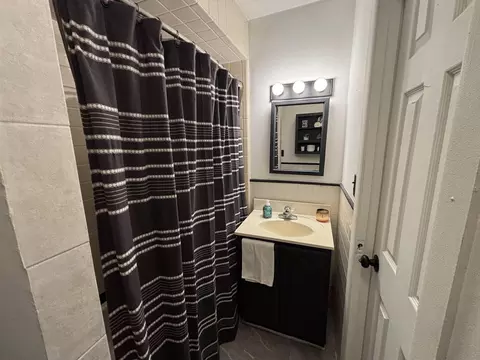 Bath - 6565 River, Flushing, MI 48433 photo 2 of 2