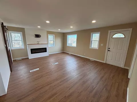 Living - 6565 River, Flushing, MI 48433 photo 1 of 2