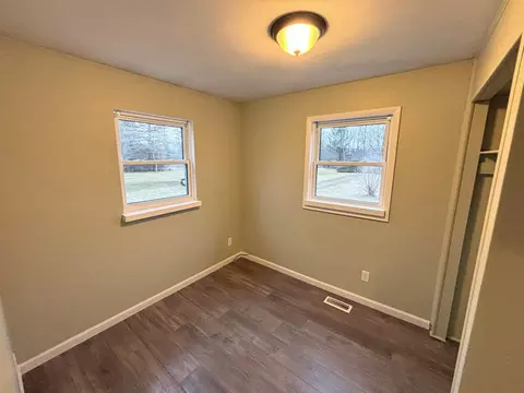 Bedroom - 6565 River, Flushing, MI 48433 photo 3 of 4