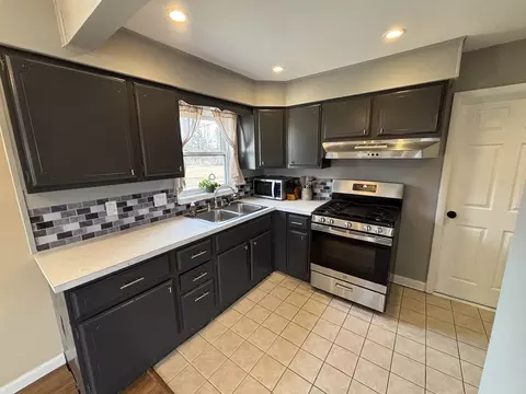 Kitchen - 6565 River, Flushing, MI 48433 photo 1 of 2