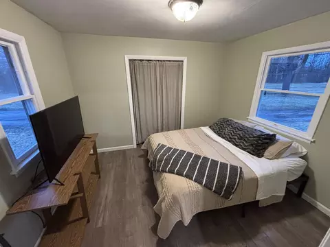 Bedroom - 6565 River, Flushing, MI 48433 photo 2 of 4