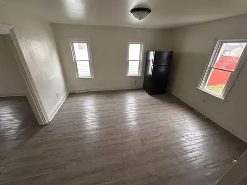 Living - 414 S Jackson, Bay City, MI 48708 photo 3 of 3