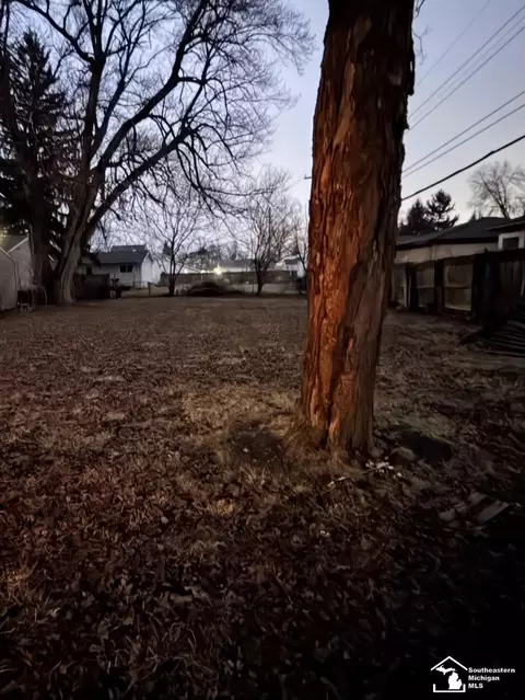 2042 Cloverdale, Monroe, MI 48161