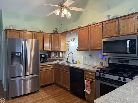 Kitchen - 26640 Daniela, Warren, MI 48091 photo 2 of 4