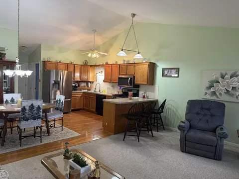Kitchen - 26640 Daniela, Warren, MI 48091 photo 3 of 4