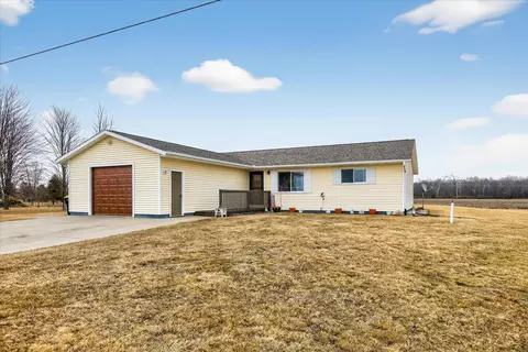 2442 N Mackinaw, Pinconning, MI 48650