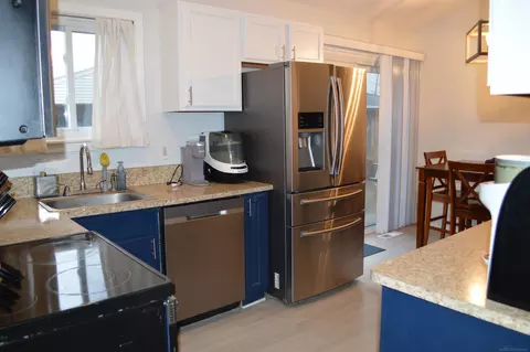 Kitchen - 30747 Sutherland, Warren, MI 48088 photo 2 of 2