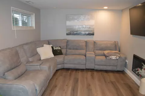 Living - 30747 Sutherland, Warren, MI 48088 photo 3 of 3