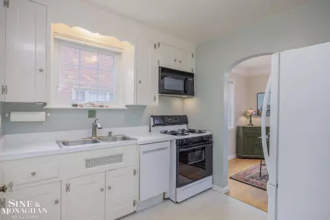 Kitchen - 410 Calvin, Grosse Pointe, MI 48236 photo 2 of 2