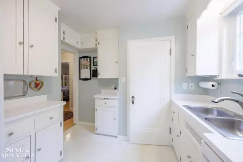 Kitchen - 410 Calvin, Grosse Pointe, MI 48236 photo 1 of 2