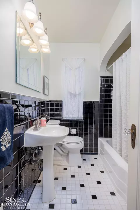 Bath - 410 Calvin, Grosse Pointe, MI 48236 photo 1 of 1