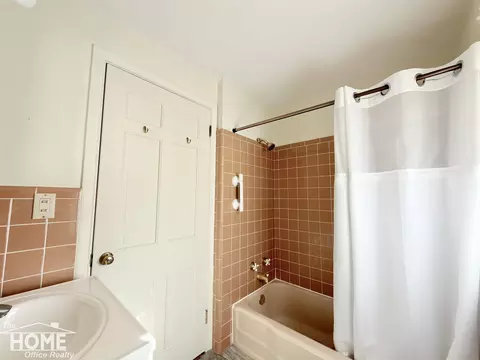 Bath - 2115 Radcliffe, Flint, MI 48503 photo 3 of 4