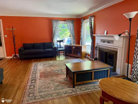 Living - 418 E Oliver, Owosso, MI 48867 photo 2 of 2