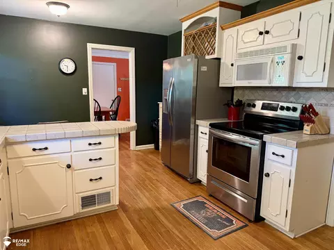 Kitchen - 418 E Oliver, Owosso, MI 48867 photo 1 of 2