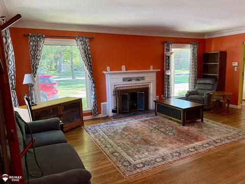 Living - 418 E Oliver, Owosso, MI 48867 photo 1 of 2
