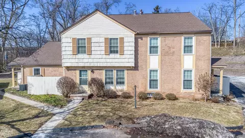 276 1st, Rochester, MI 48307