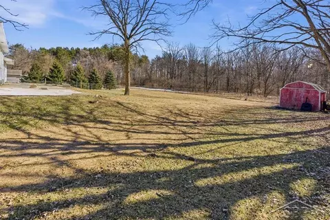 Exterior - 11074 E Mt Morris, Davison, MI 48423 photo 2 of 4