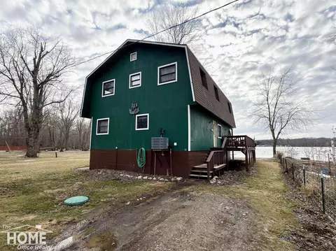 2032 Howard Pt, Nashville, MI 49073