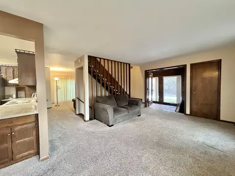 Living - 1298 N Cummings, Davison, MI 48423 photo 2 of 5