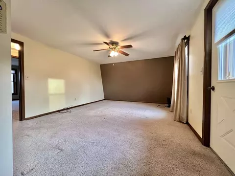 Living - 1298 N Cummings, Davison, MI 48423 photo 4 of 5