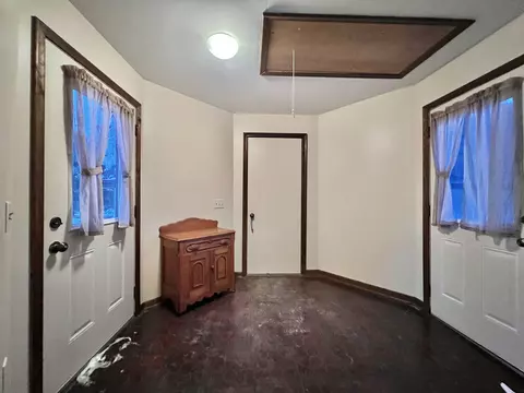 Entry Way - 1298 N Cummings, Davison, MI 48423 photo 1 of 2