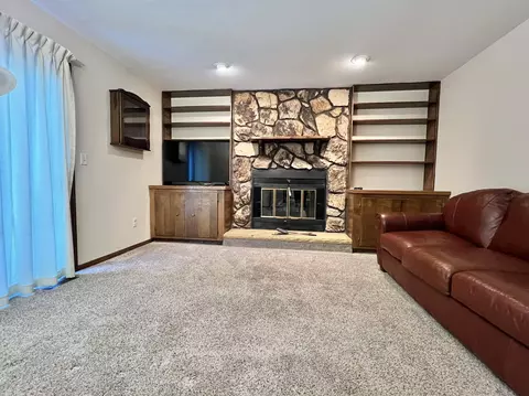 Living - 1298 N Cummings, Davison, MI 48423 photo 3 of 5