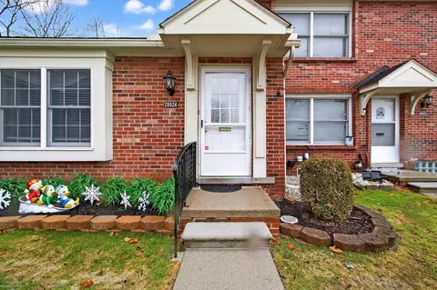 20024 Great Oaks Cir S #162, Clinton Township, MI 48036