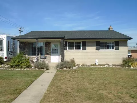 15615 Canberra, Roseville, MI 48066