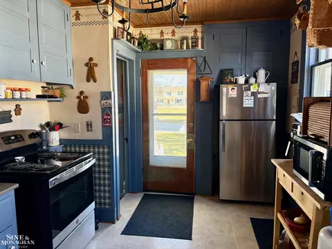 Kitchen - 1609 Saint Clair Riv, Algonac, MI 48001 photo 2 of 2