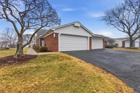 770 Country Clb #76, Saint Clair Shores, MI 48082