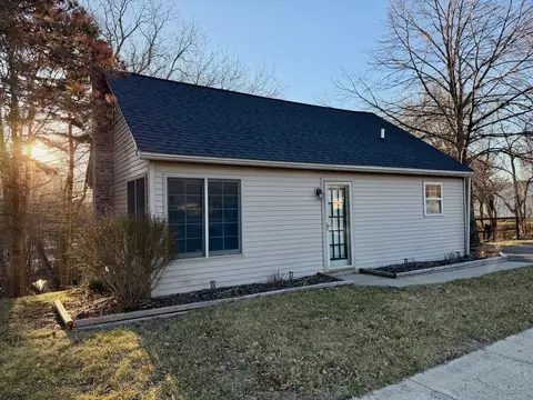 921 S Front, Chesaning, MI 48616