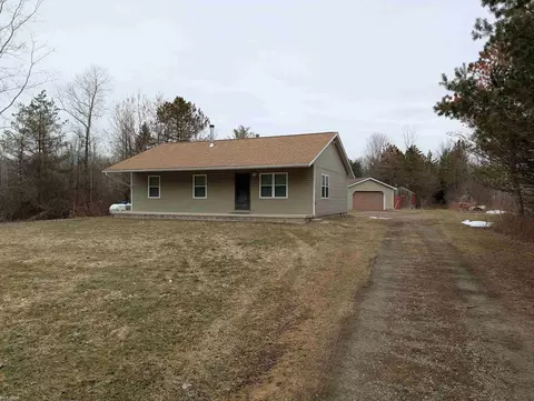9072 Green, Wales, MI 48027