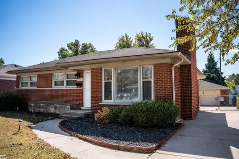 21800 Chalon, Saint Clair Shores, MI 48080