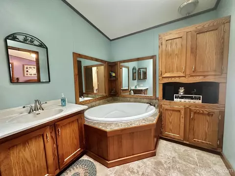 933 E Hoadley, Kingsford, MI 49802 photo 10