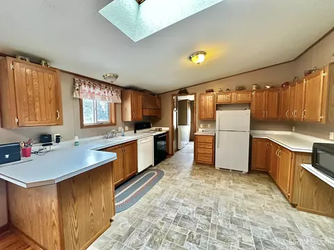 933 E Hoadley, Kingsford, MI 49802 photo 6