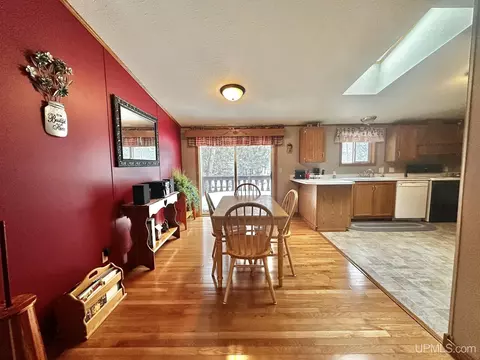 933 E Hoadley, Kingsford, MI 49802 photo 4