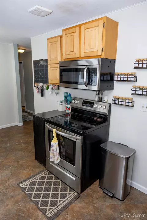 Kitchen - 125 Lawrence, Ishpeming, MI 49849 photo 7 of 9