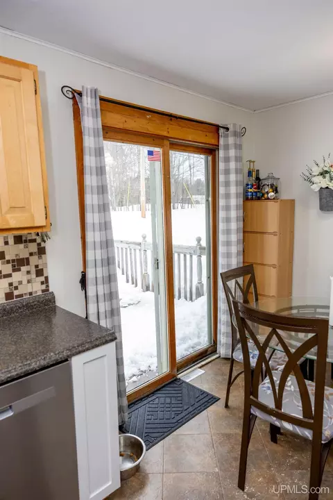 Kitchen - 125 Lawrence, Ishpeming, MI 49849 photo 8 of 9