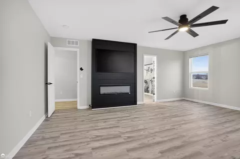 Living - 9111 Copper Rdg, Davison, MI 48423 photo 5 of 8