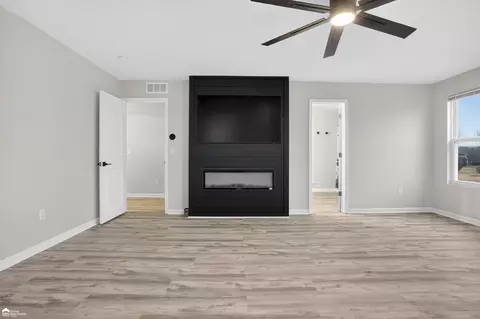 Living - 9111 Copper Rdg, Davison, MI 48423 photo 6 of 8