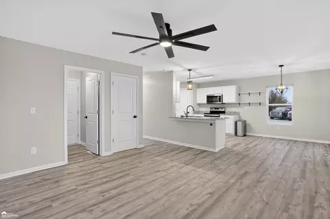 Entry Way - 9111 Copper Rdg, Davison, MI 48423 photo 5 of 9