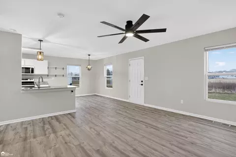 Living - 9111 Copper Rdg, Davison, MI 48423 photo 2 of 8