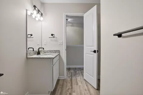 Entry Way - 9111 Copper Rdg, Davison, MI 48423 photo 8 of 9