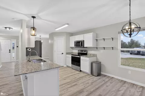 Kitchen - 9111 Copper Rdg, Davison, MI 48423 photo 2 of 7