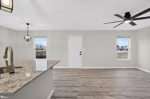 Living - 9111 Copper Rdg, Davison, MI 48423 photo 3 of 8