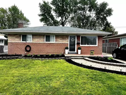 15724 E 13 Mile, Roseville, MI 48066