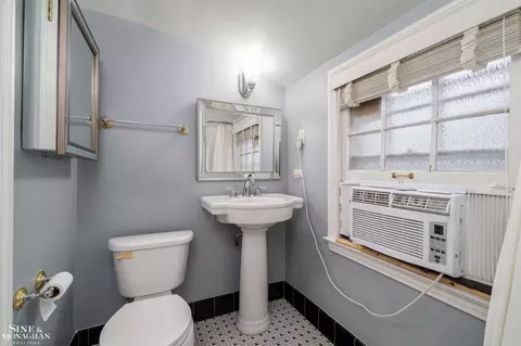 Bath - 47 Cranford, Grosse Pointe, MI 48230 photo 3 of 4